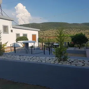 *** Pensión Petrit Albania